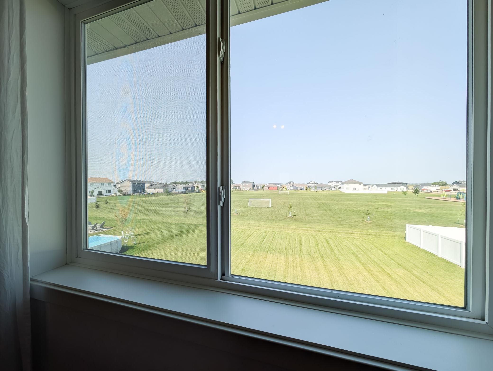 L2P070-154348643.jpg