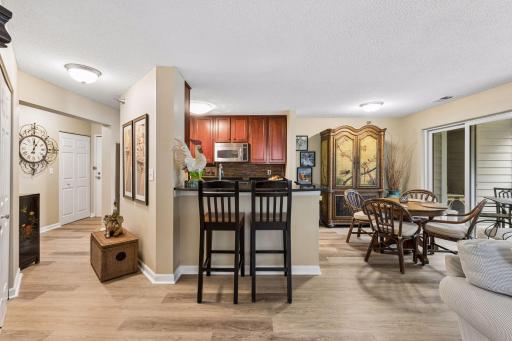 6000 Chasewood Parkway, 204, Hopkins, MN 55343