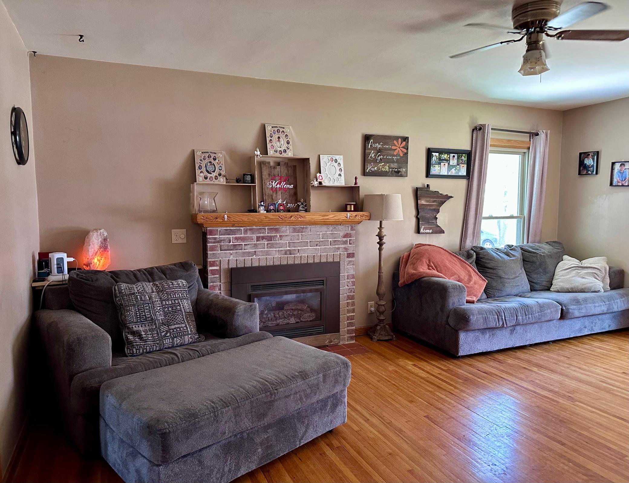 Closer view of the gas fireplace.