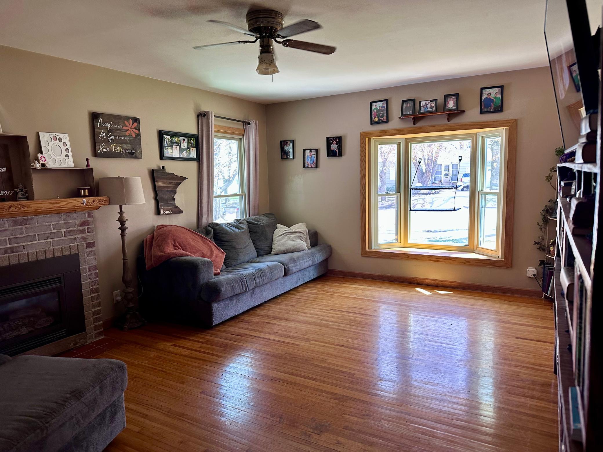 Great Bay window allows the natural light to fill your common space.
