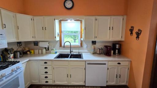 6321 County 11 Boulevard, Kenyon, MN 55946