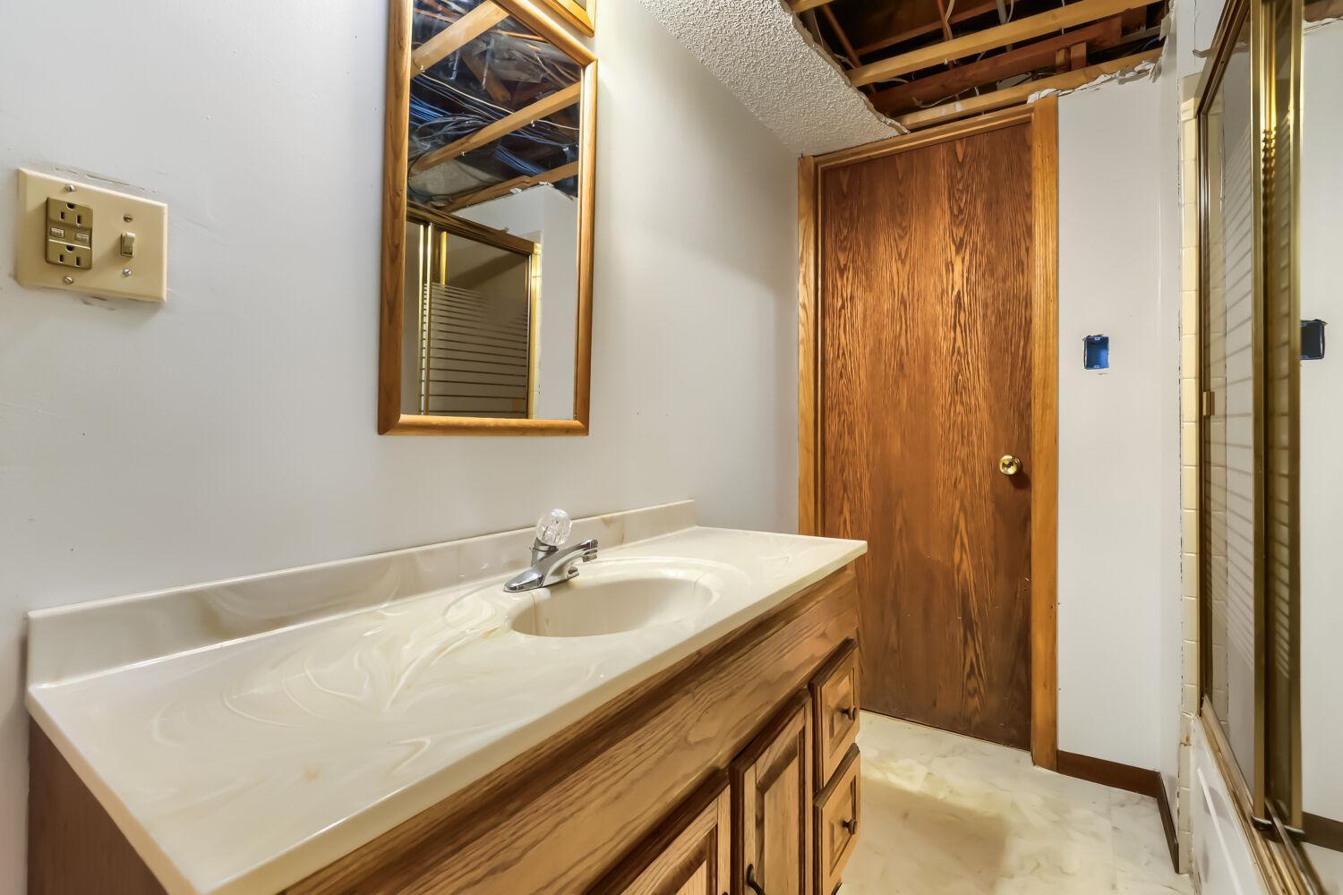 Basement full bathroom