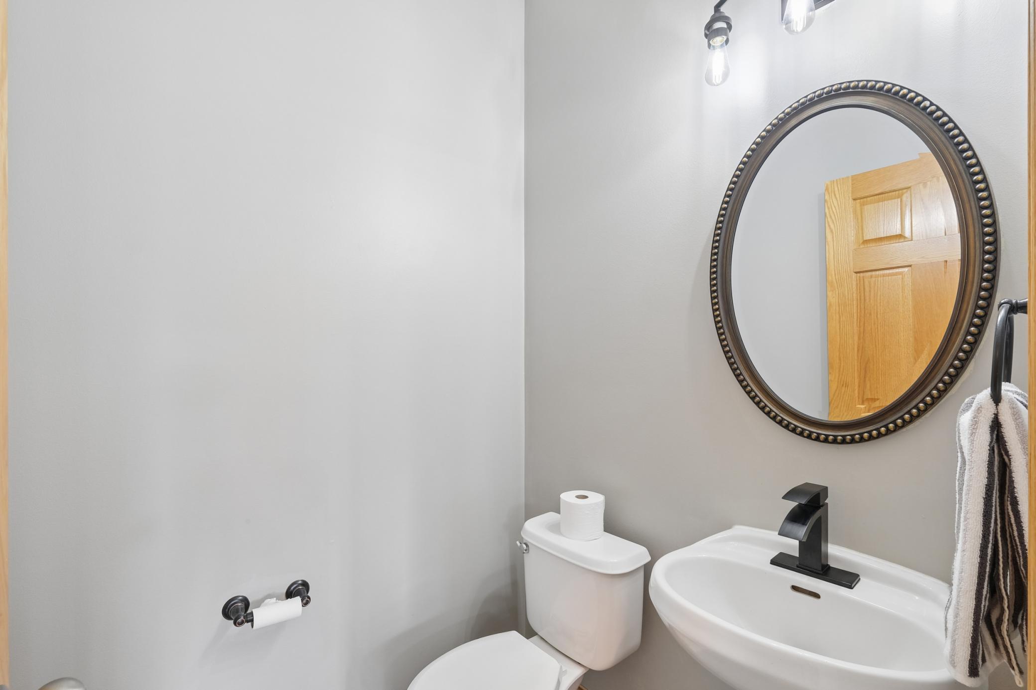 Main floor 1/2 bath