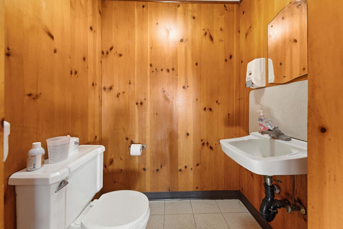 13 Bathroom 2.jpg