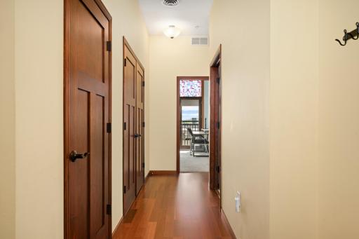 Entry hall / Laundry