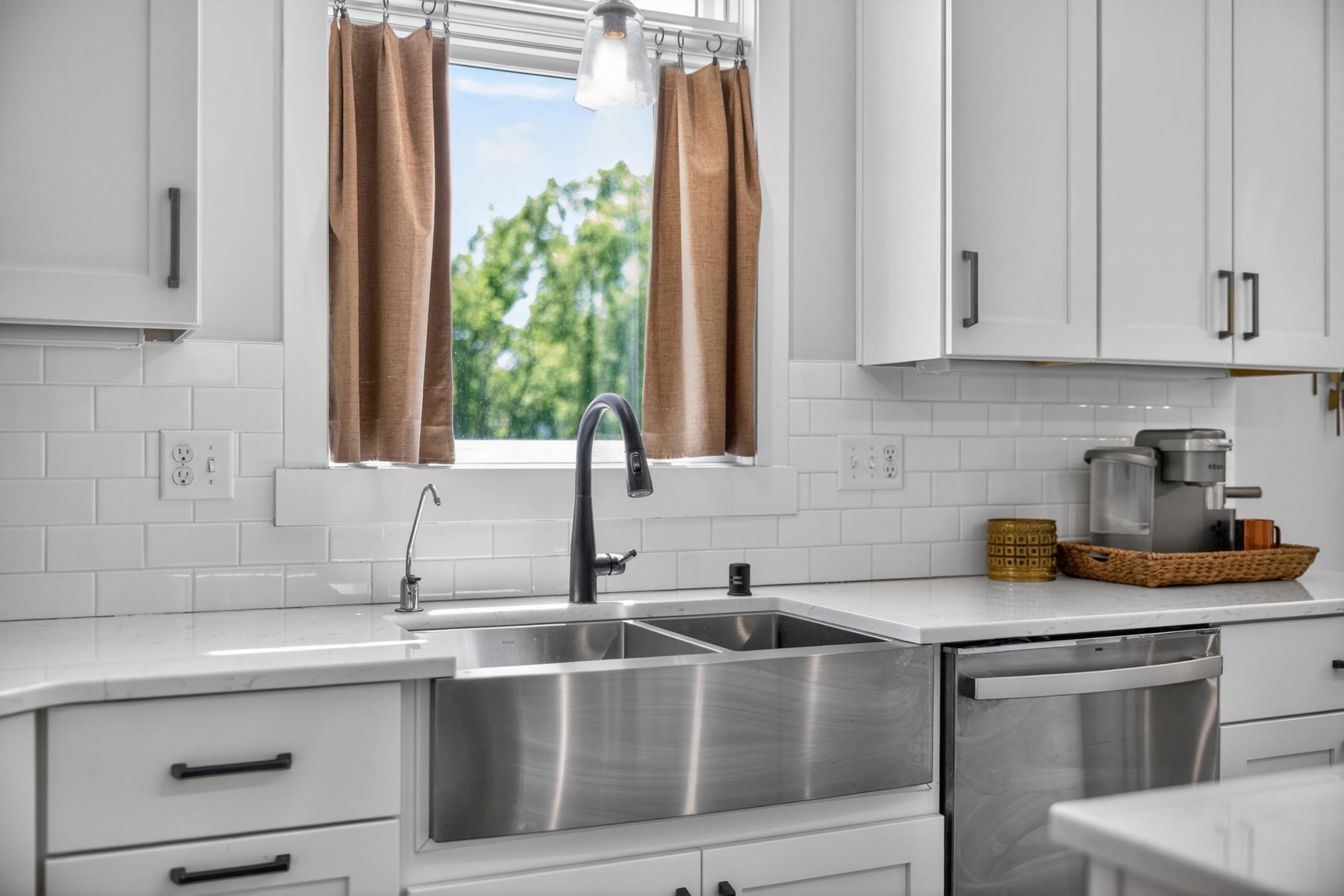Farmhouse sink