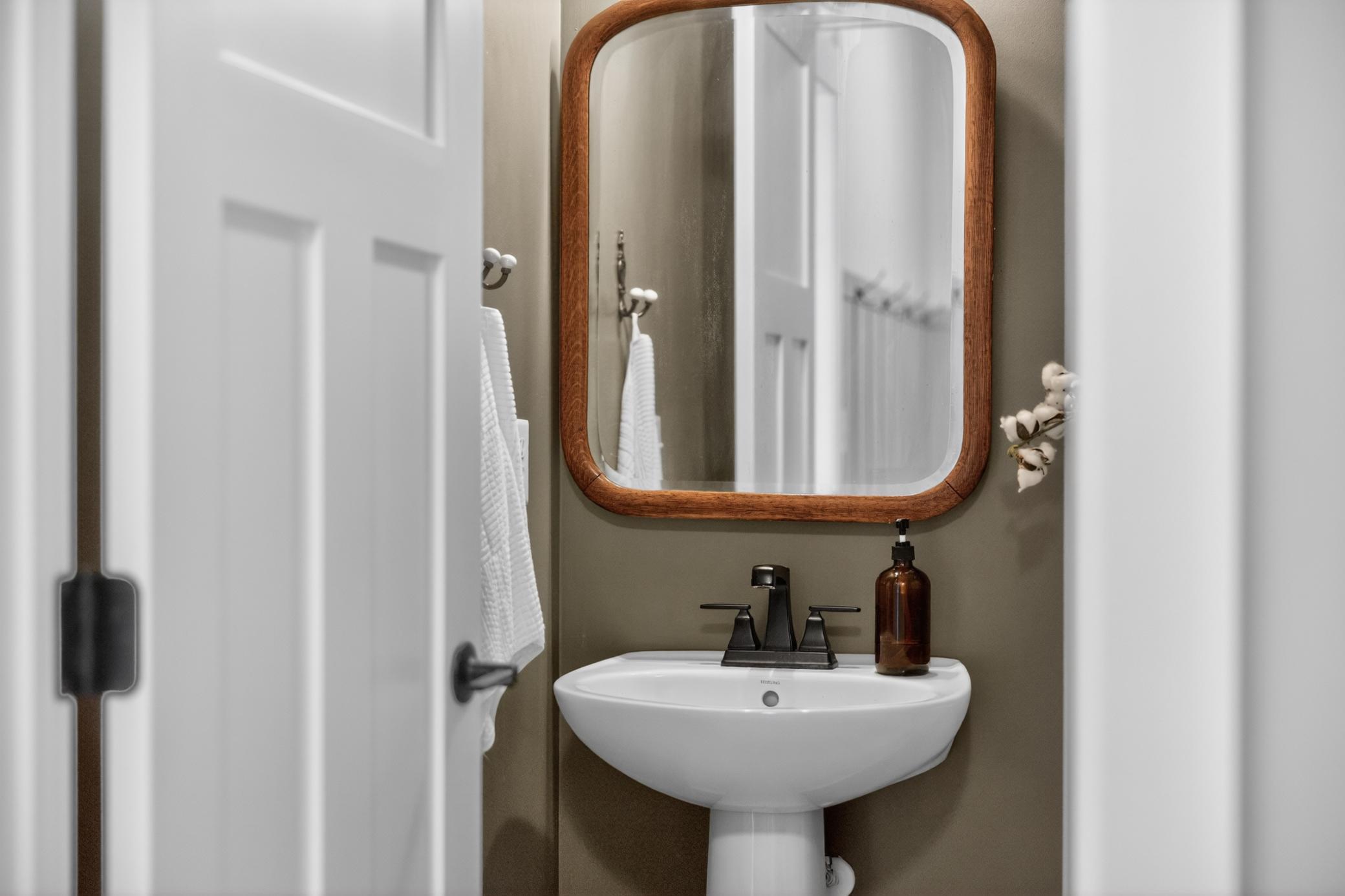 Main level bath
