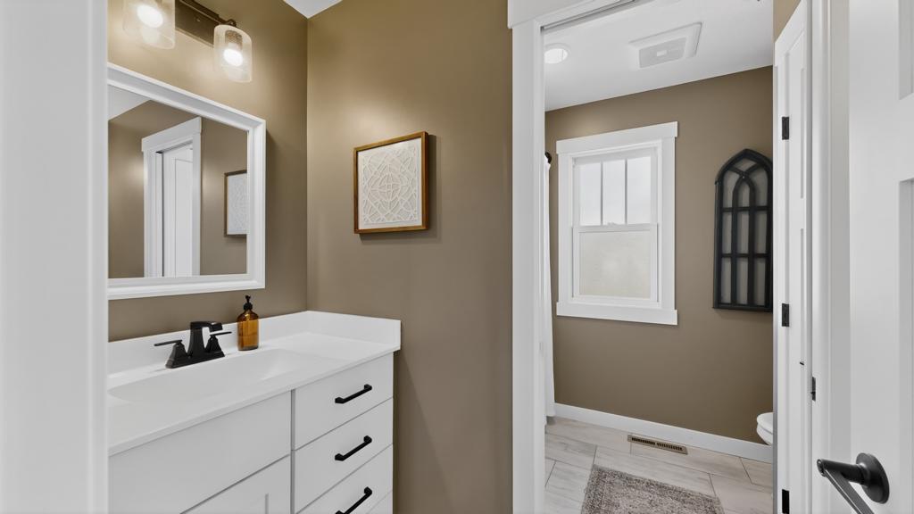 Upper Full Bath