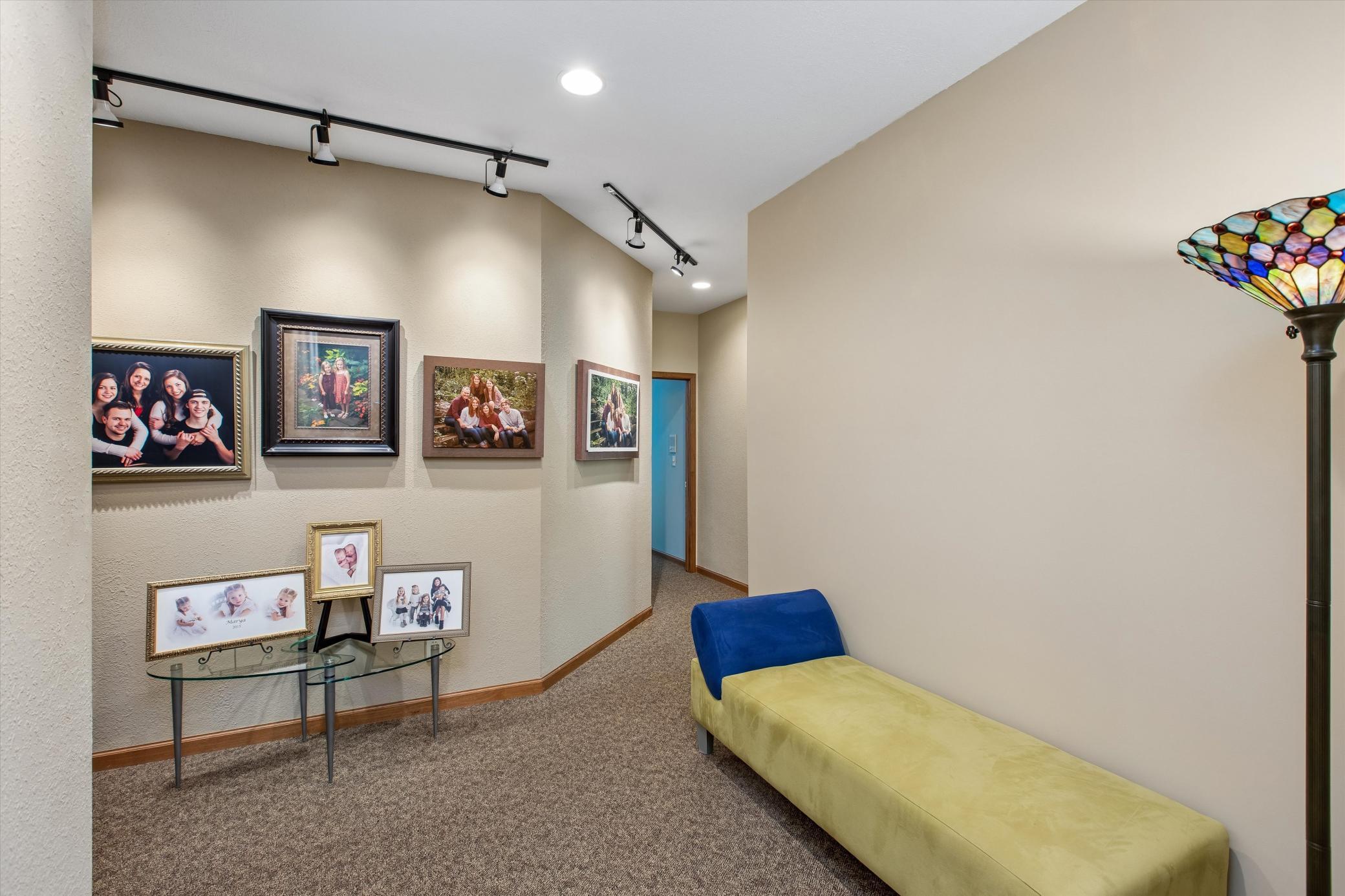 38-UL Hallway.jpg