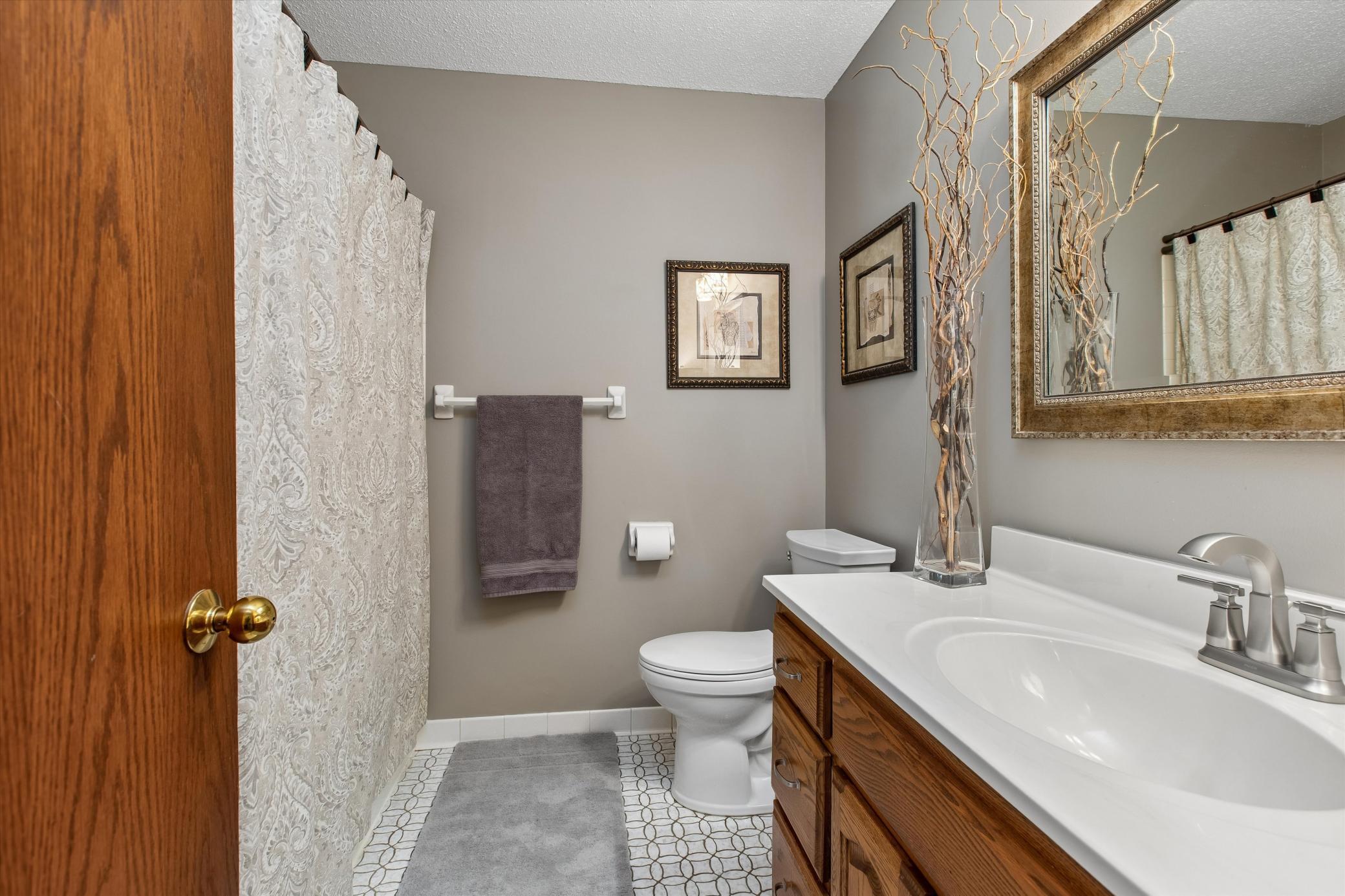 31-Full Bathroom.jpg