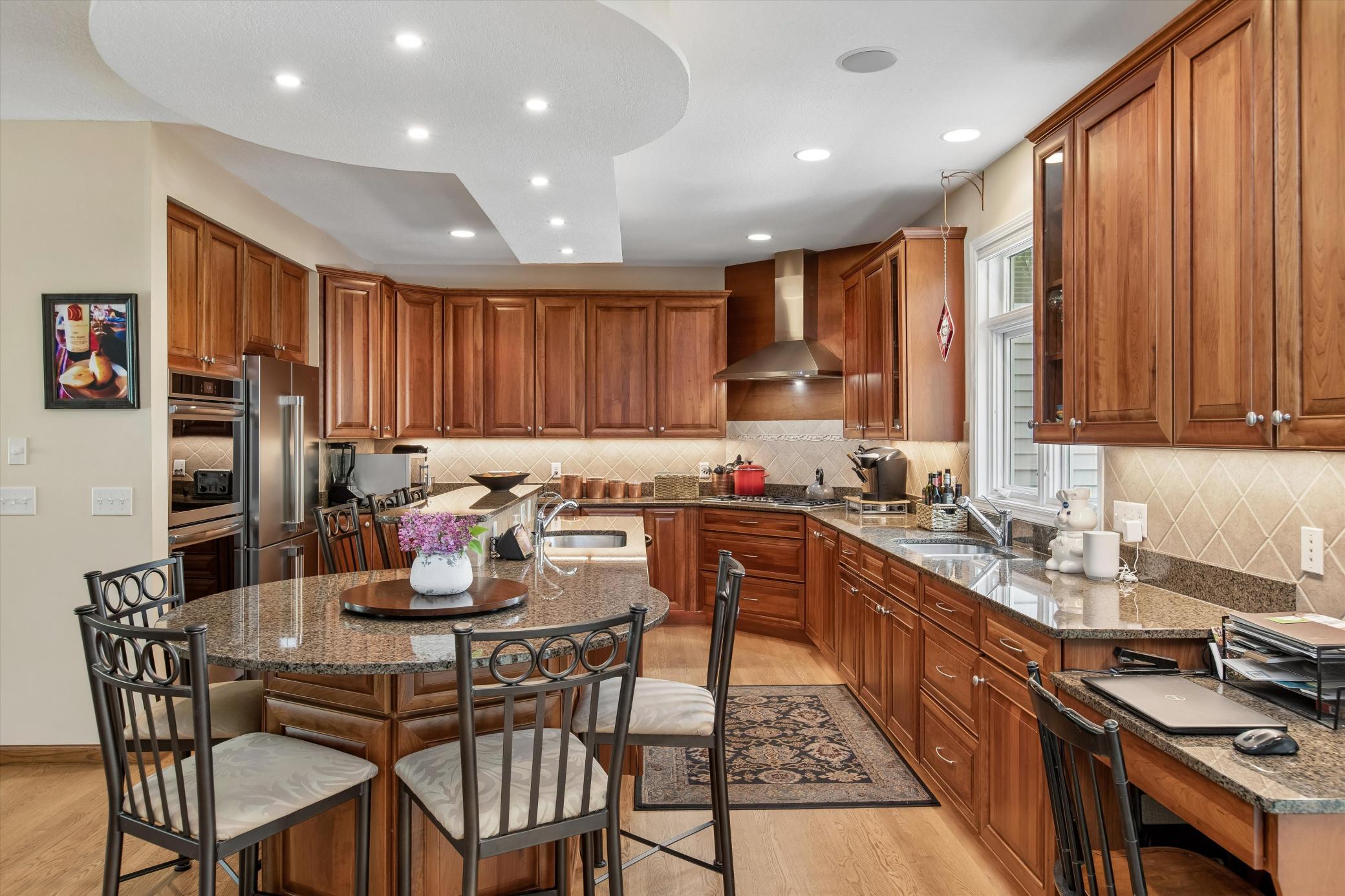 08-Gourmet Kitchen.jpg