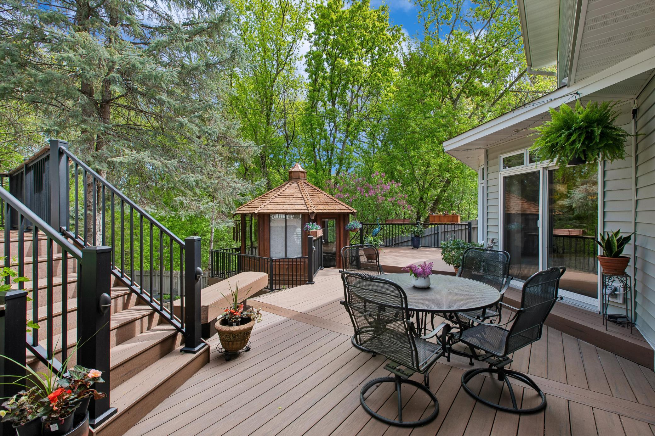 03-Back deck.jpg
