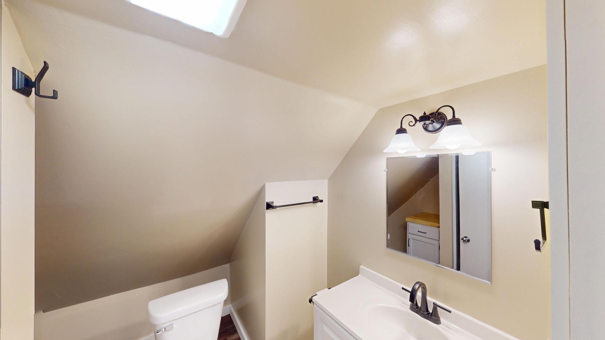Bathroom 2.jpg