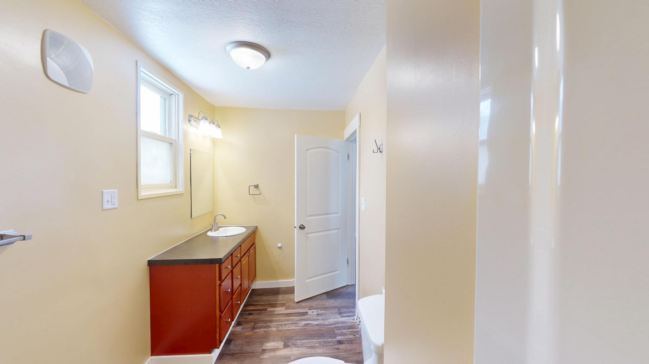 Bathroom 1_.jpg