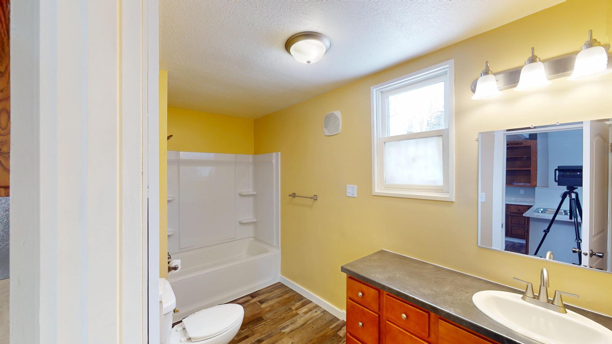 Bathroom 1.jpg