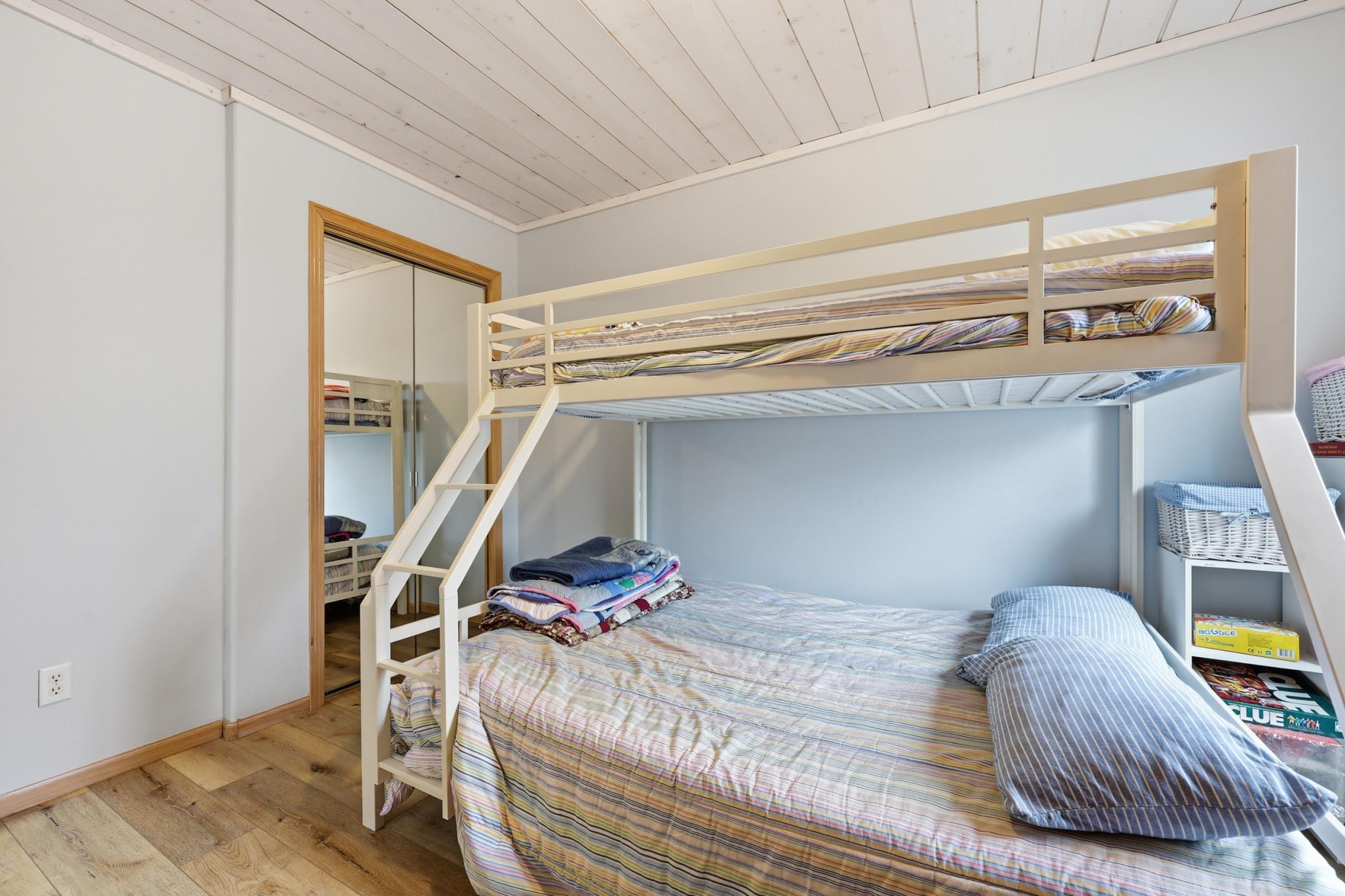 Main floor 2nd bed