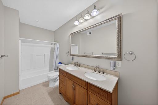 1011 Golfers Ct SE, Rochester, MN 55904
