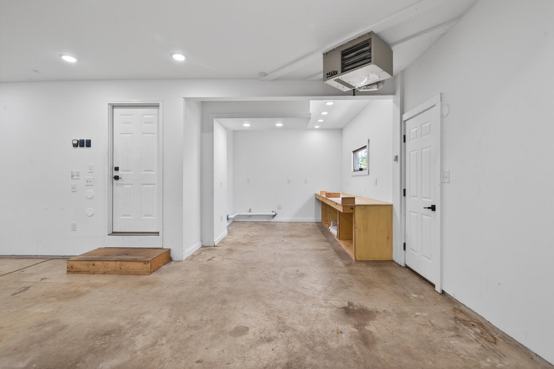 937 SQFT Garage with workshop area