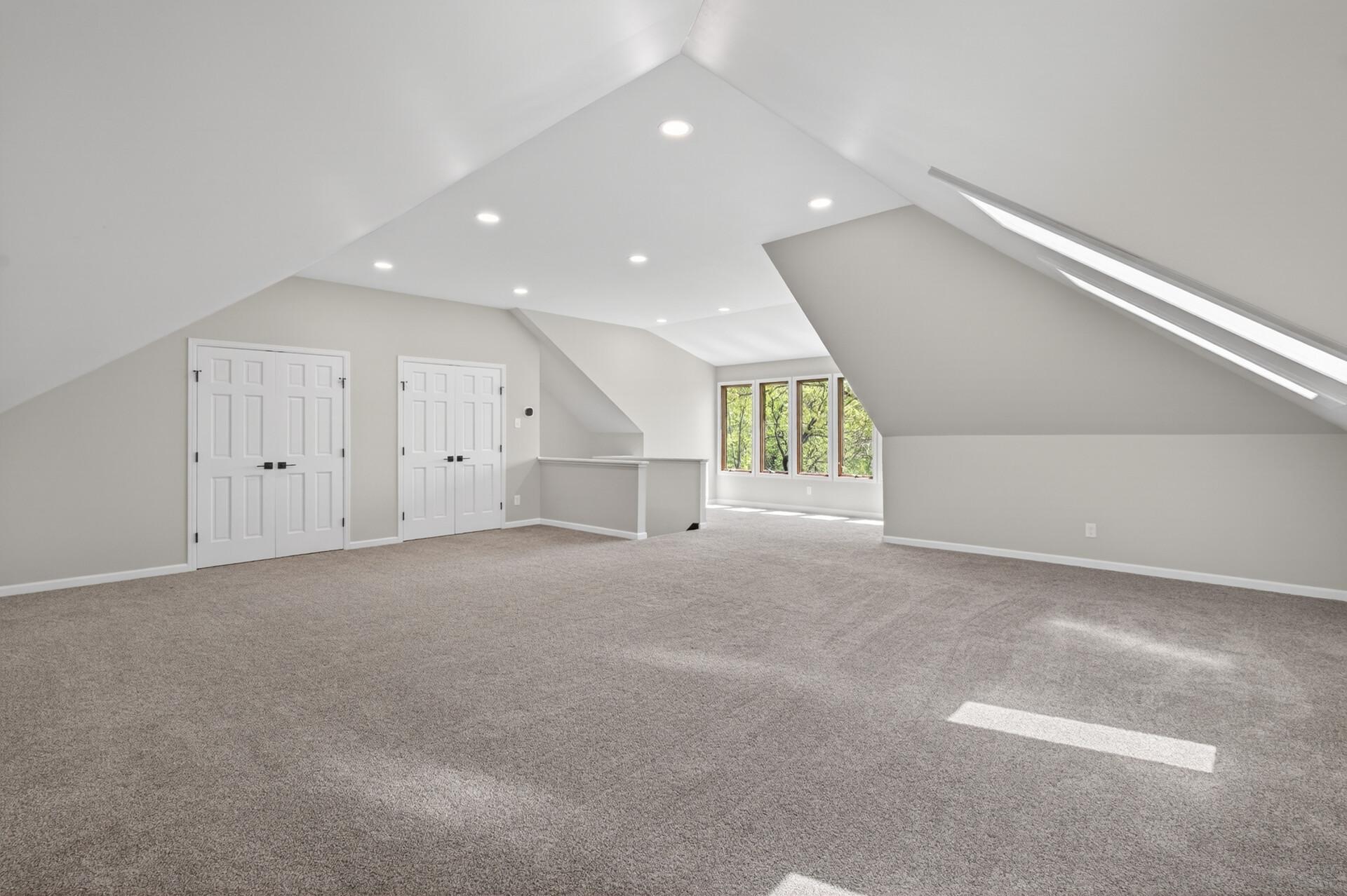 784 square foot bonus room
