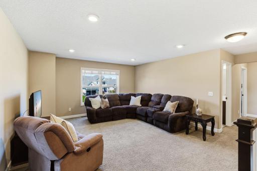 4469 Schilling Way, Saint Paul, MN 55129