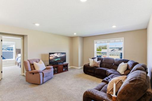 4469 Schilling Way, Saint Paul, MN 55129