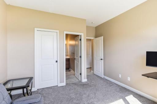 4469 Schilling Way, Saint Paul, MN 55129
