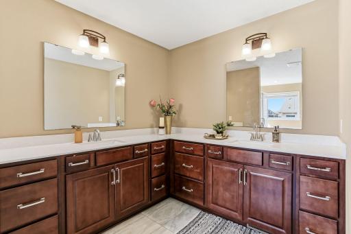 4469 Schilling Way, Saint Paul, MN 55129