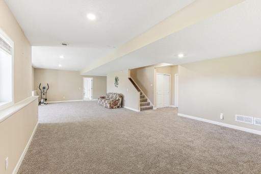 4469 Schilling Way, Saint Paul, MN 55129