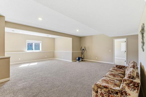 4469 Schilling Way, Saint Paul, MN 55129