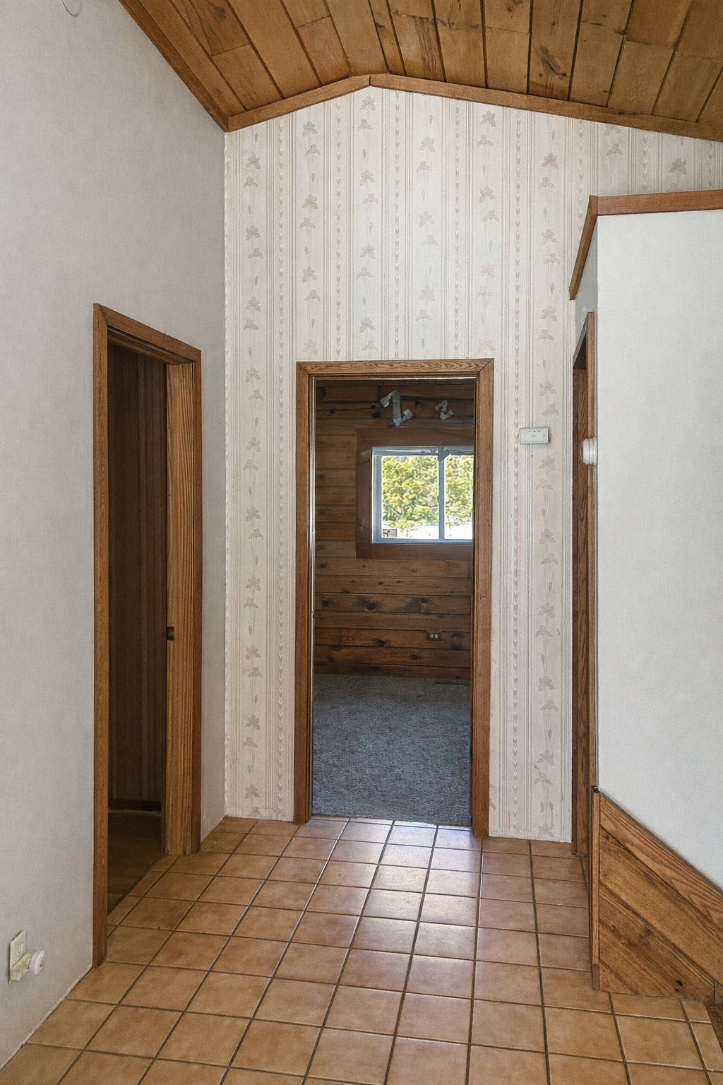Hallway to bathroom/bedroom
