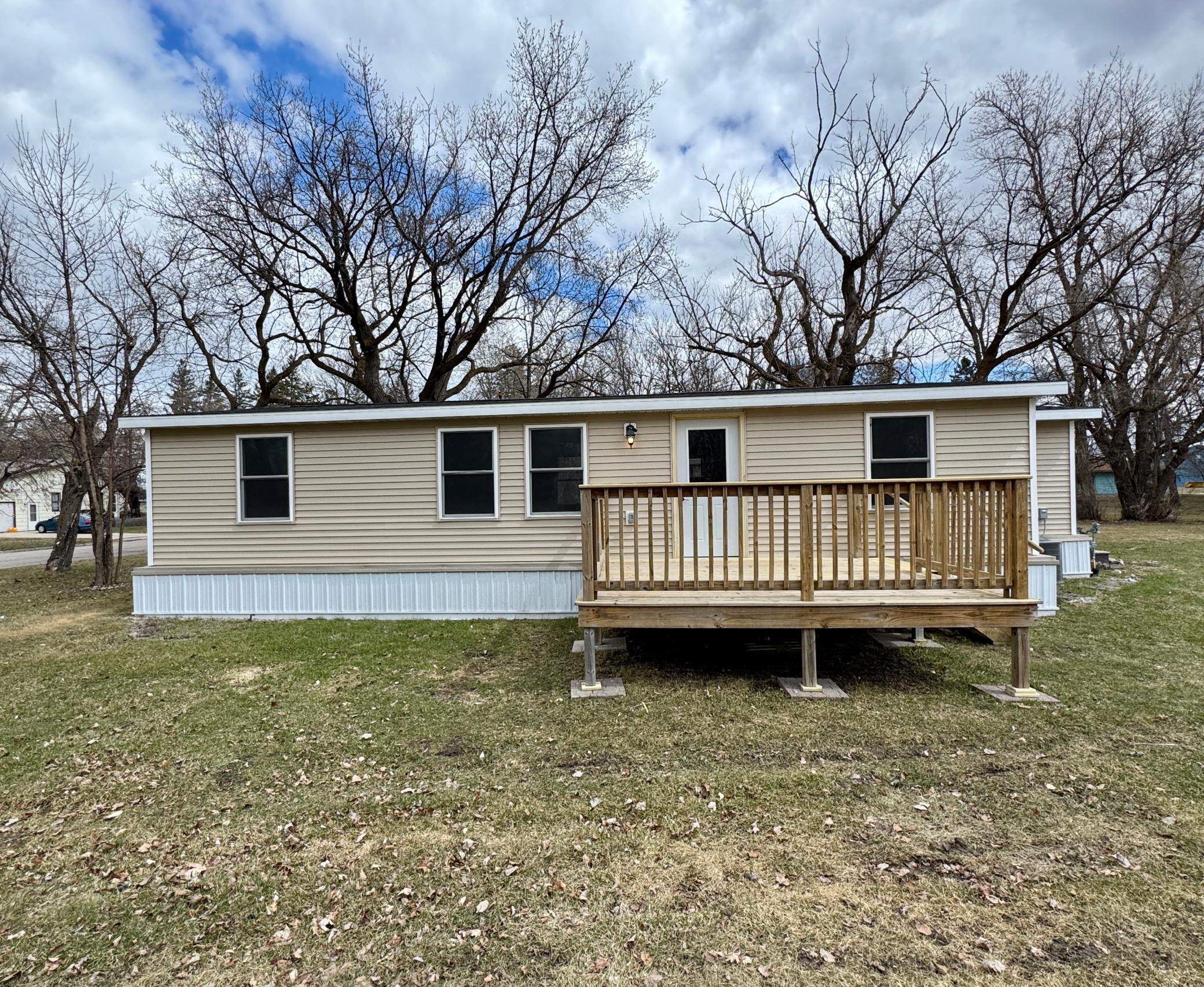 202 Washington Street SE, Warroad, MN 56763