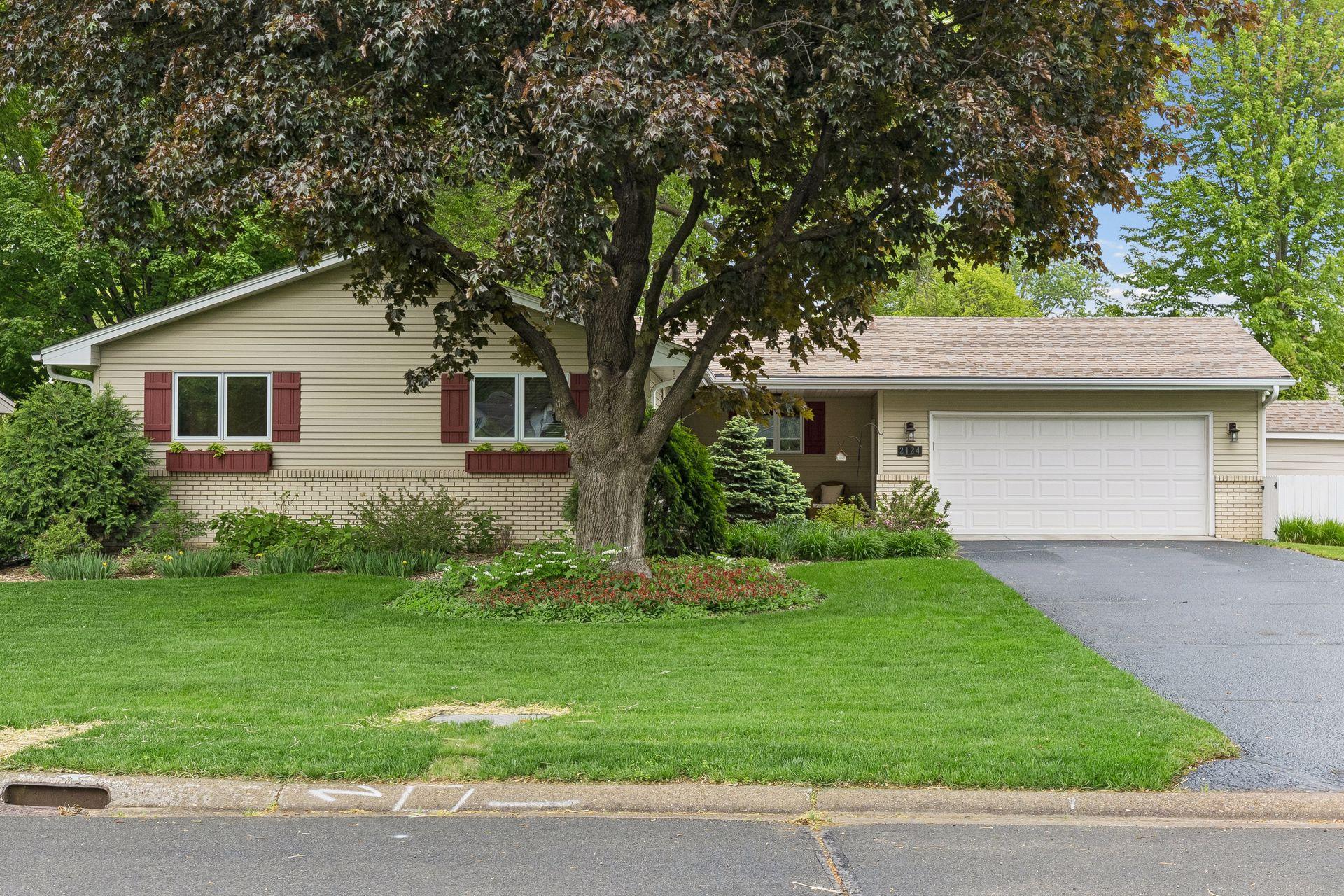 Welcome home to 2124 Pleasant View Drive!