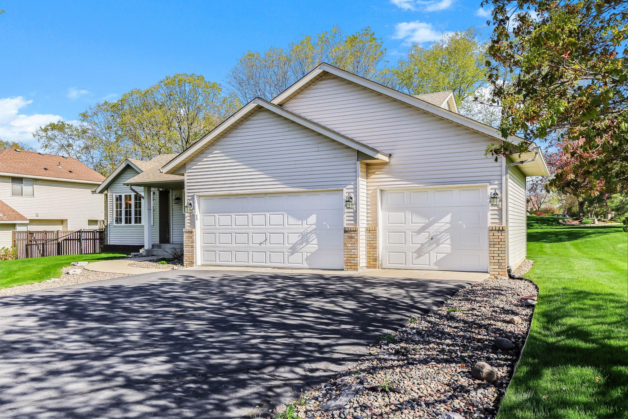 3 CAR GARAGE