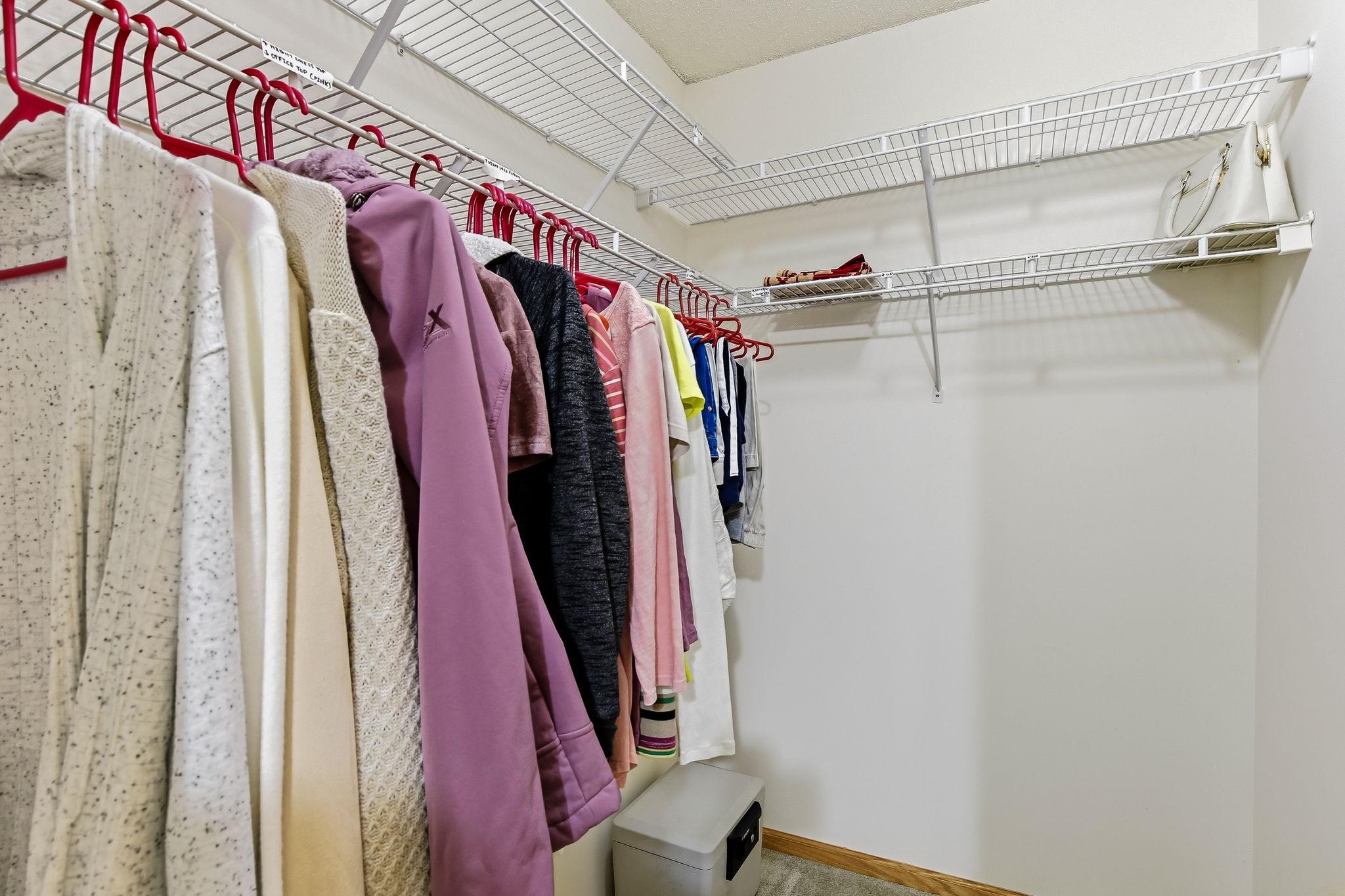 WALK IN CLOSET