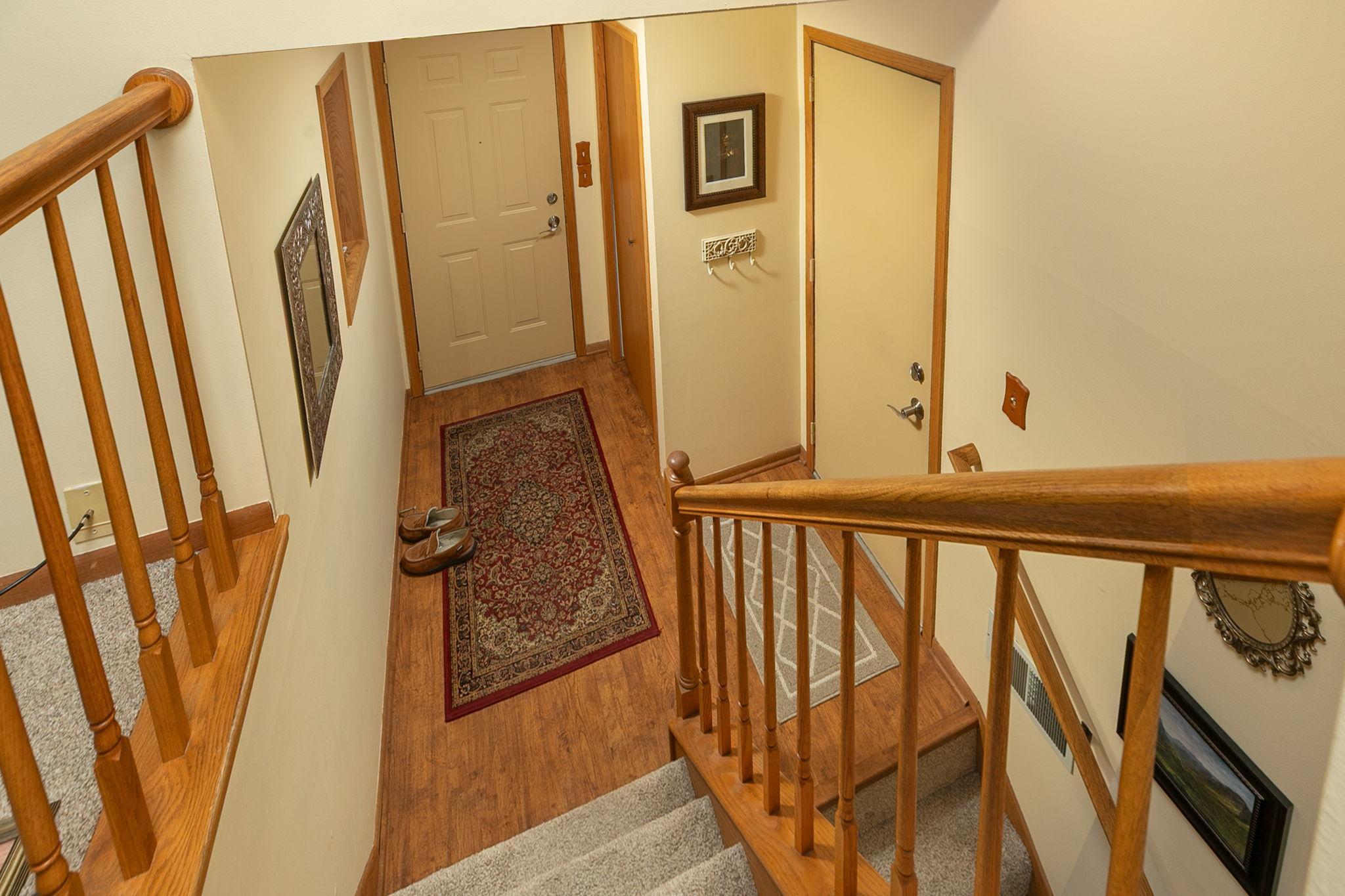 3-web-or-mls-03-Foyer.jpg