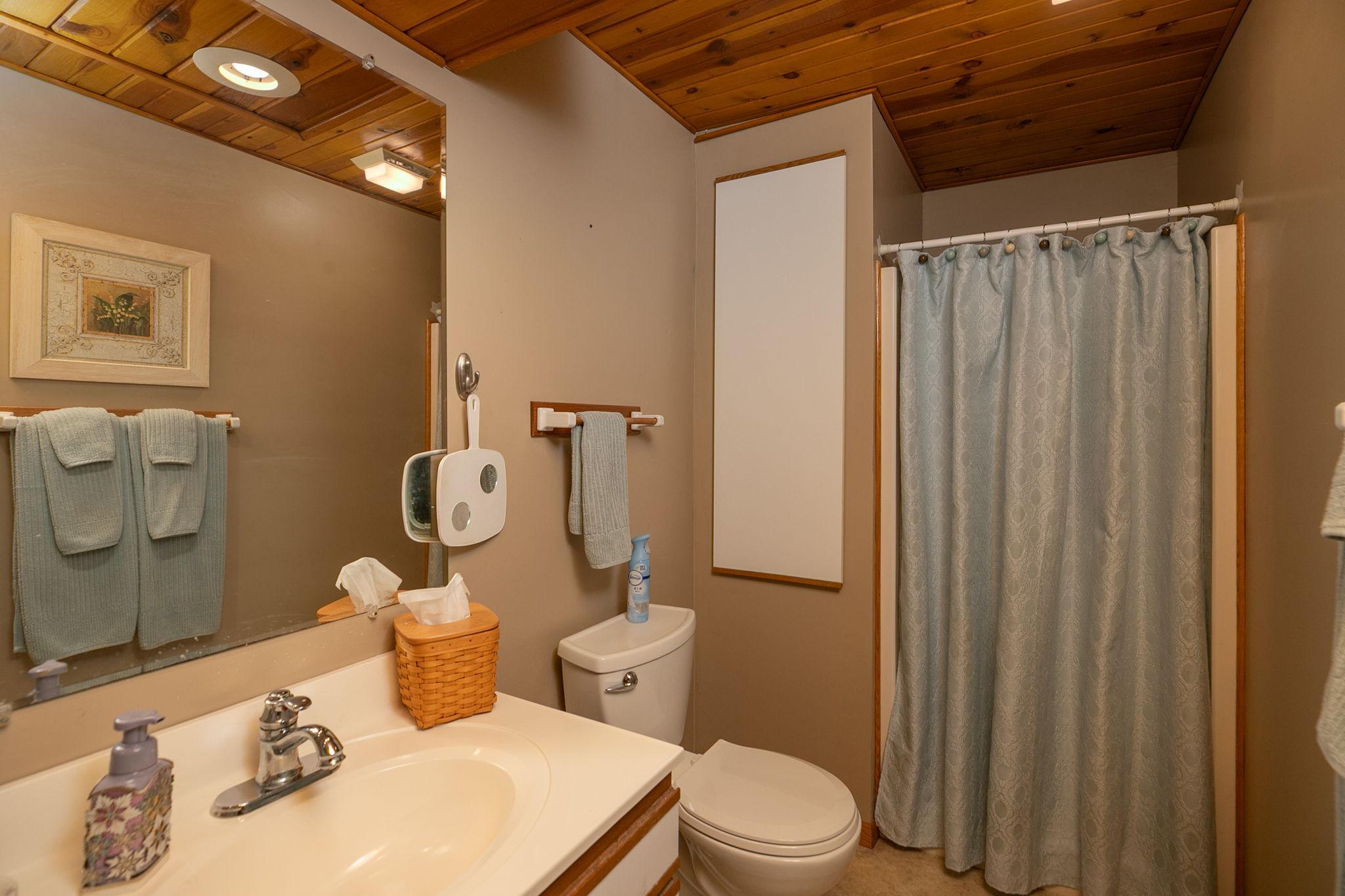 25-web-or-mls-25-Bathroom.jpg