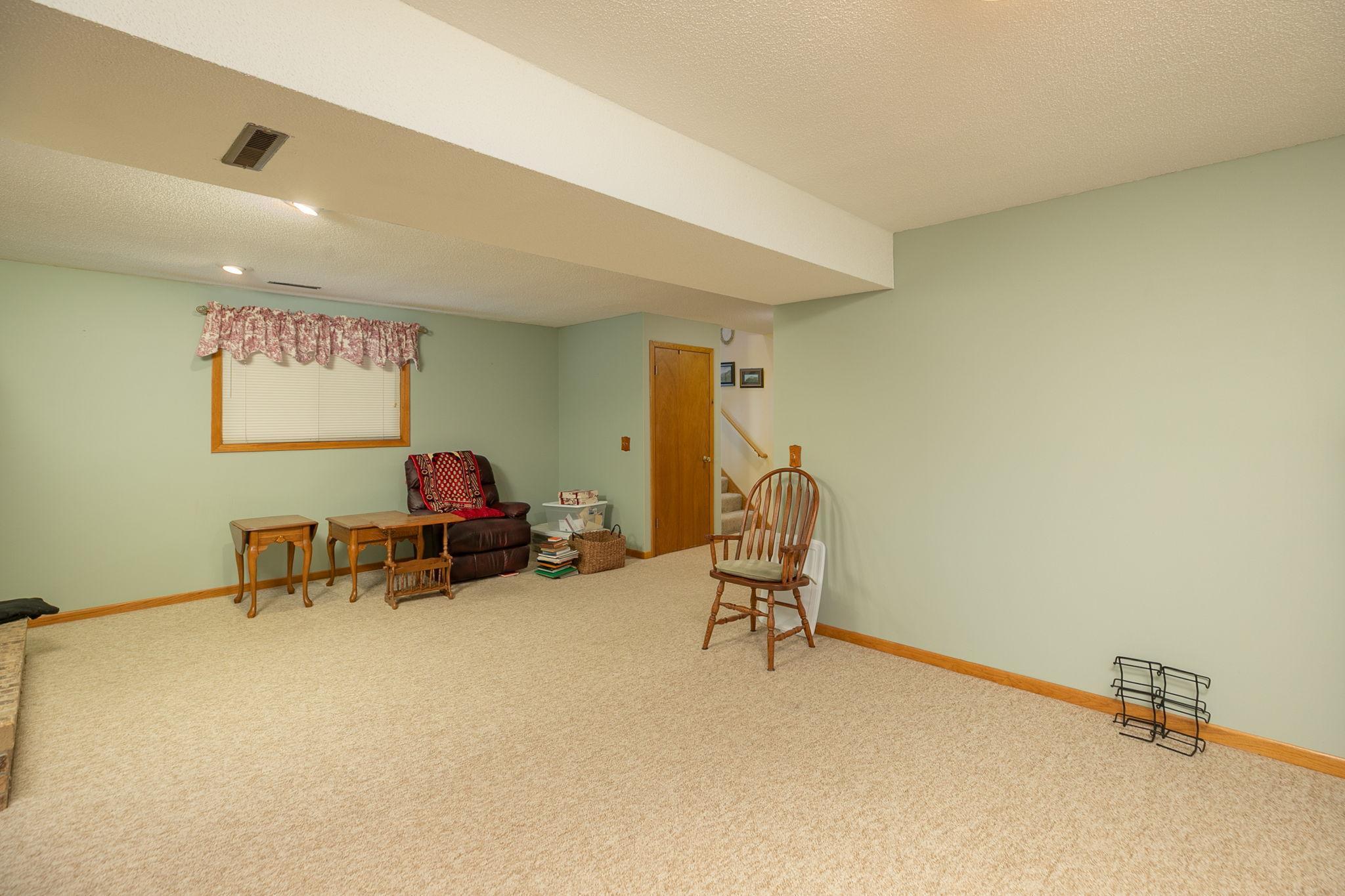 23-web-or-mls-23-Family Room.jpg