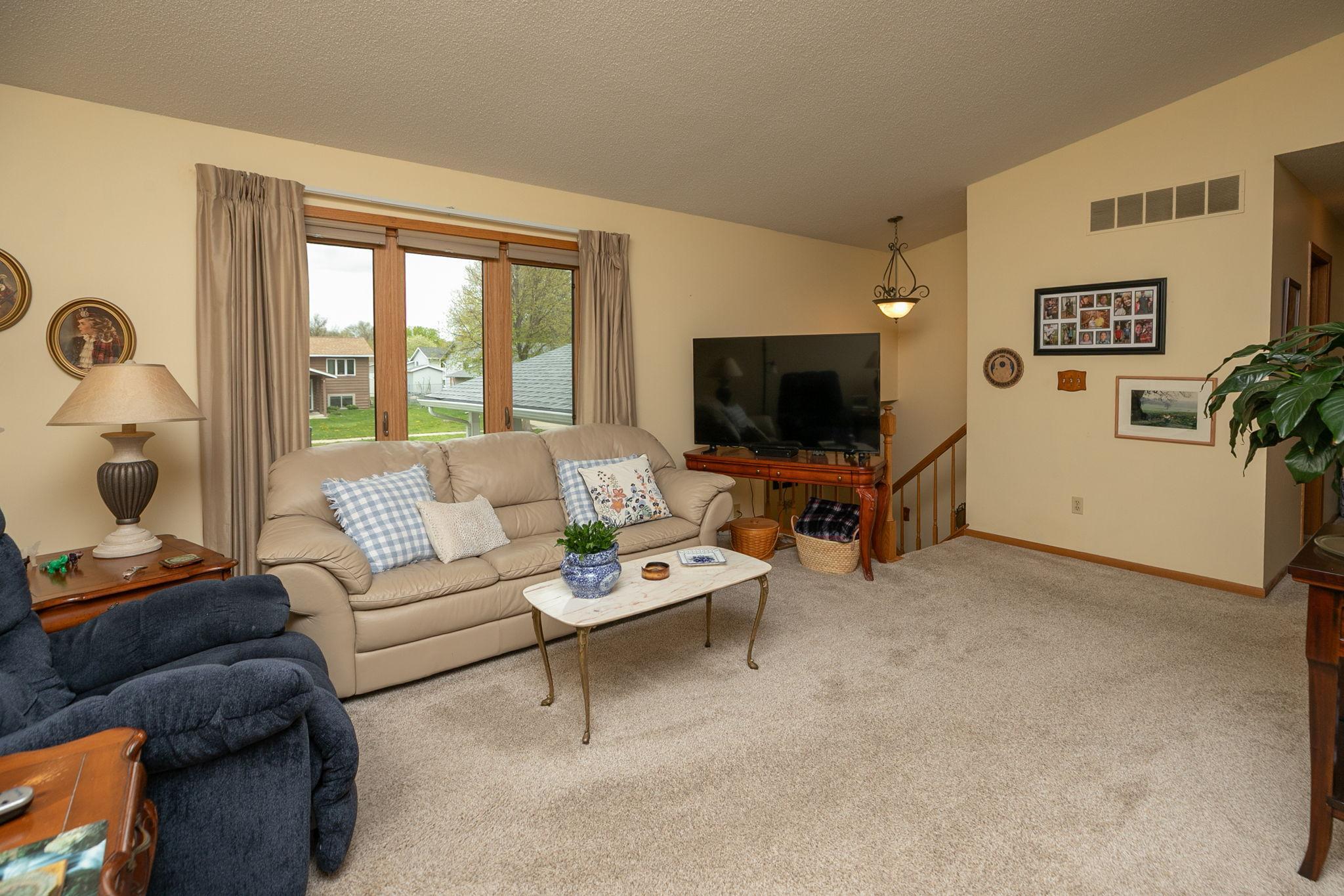 5-web-or-mls-05-Living Room.jpg