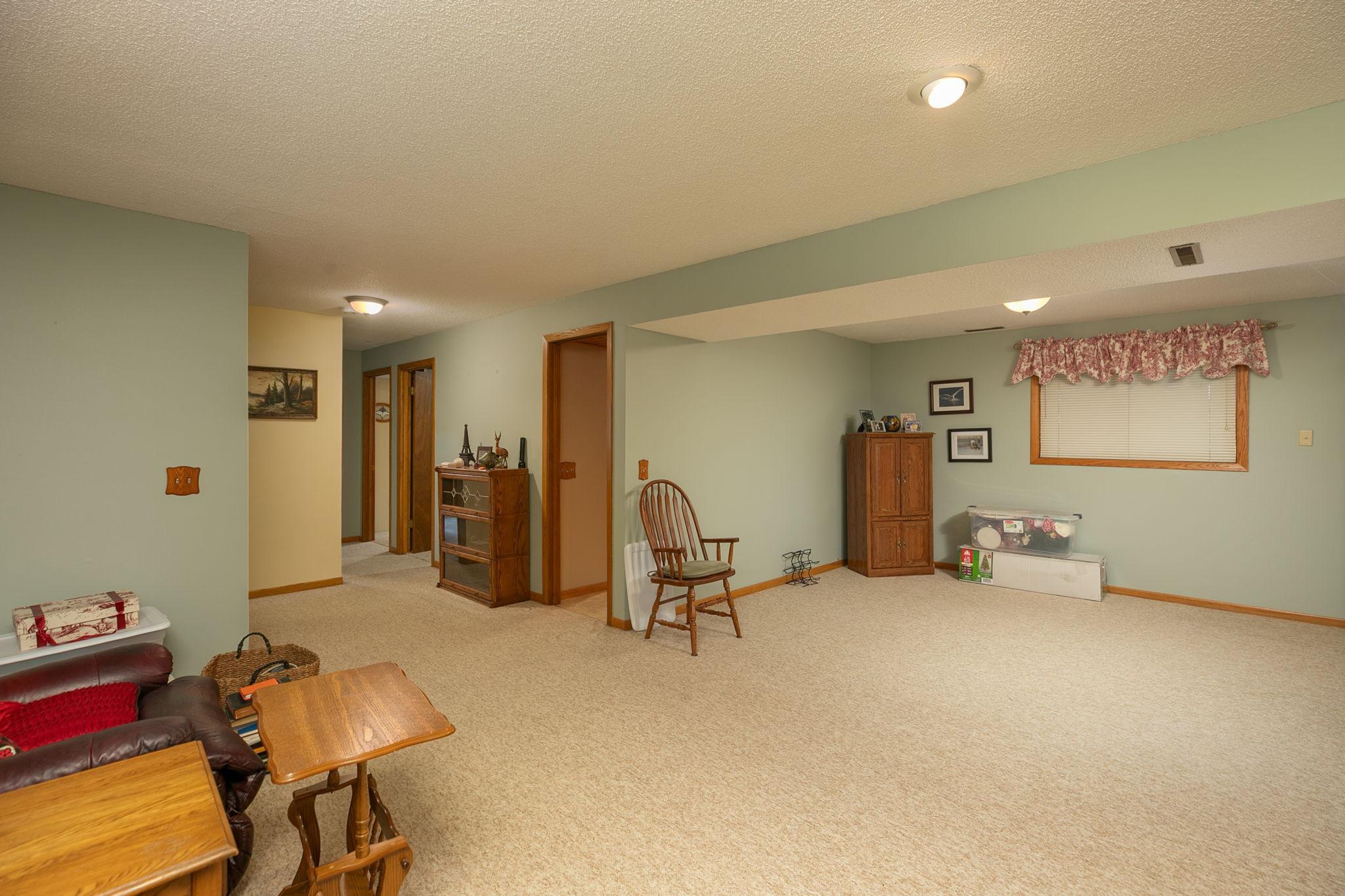 22-web-or-mls-22-Family Room.jpg