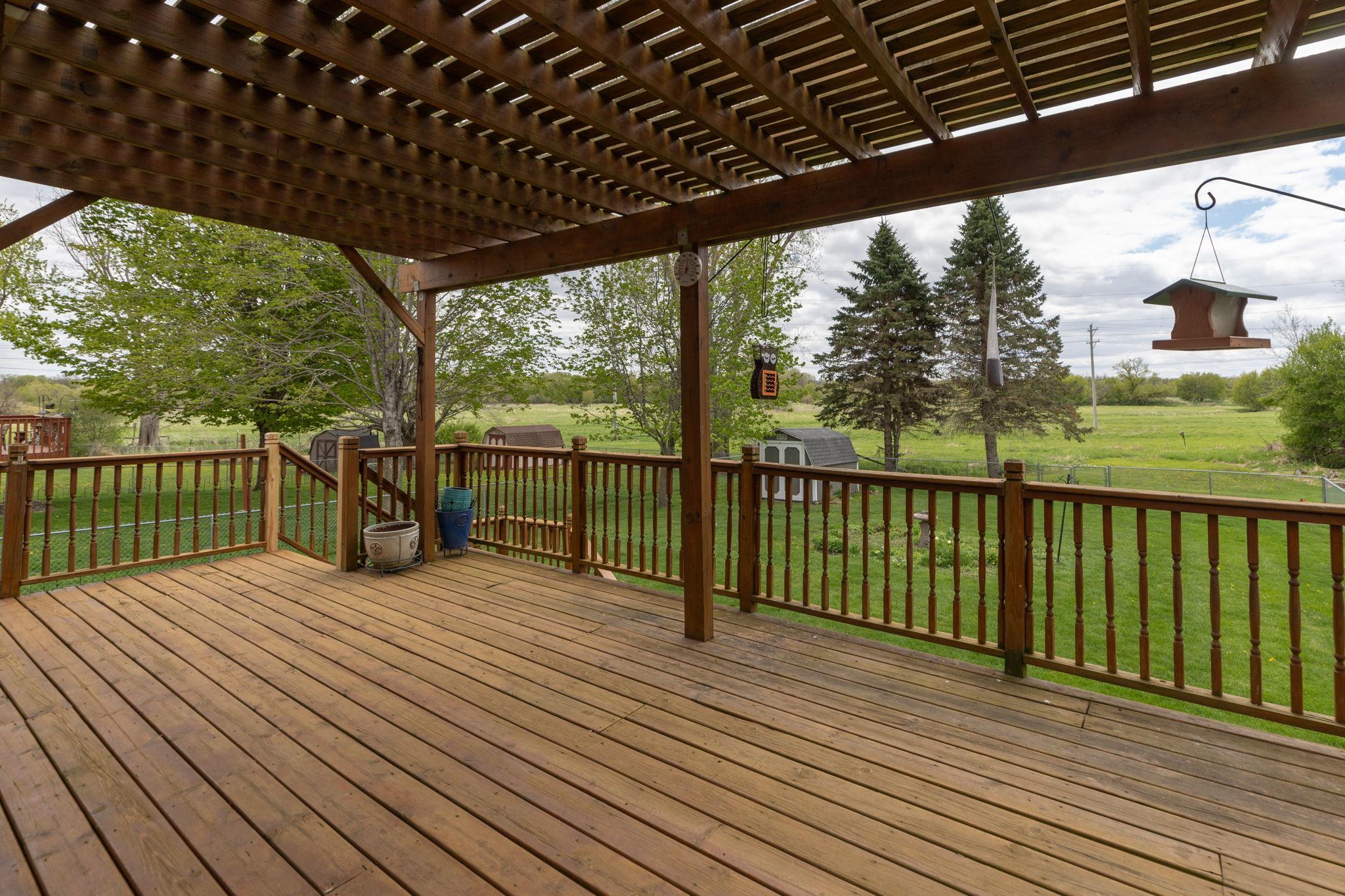 32-web-or-mls-32-Deck.jpg