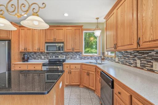 42 inch uppers with backsplash and granite center island
