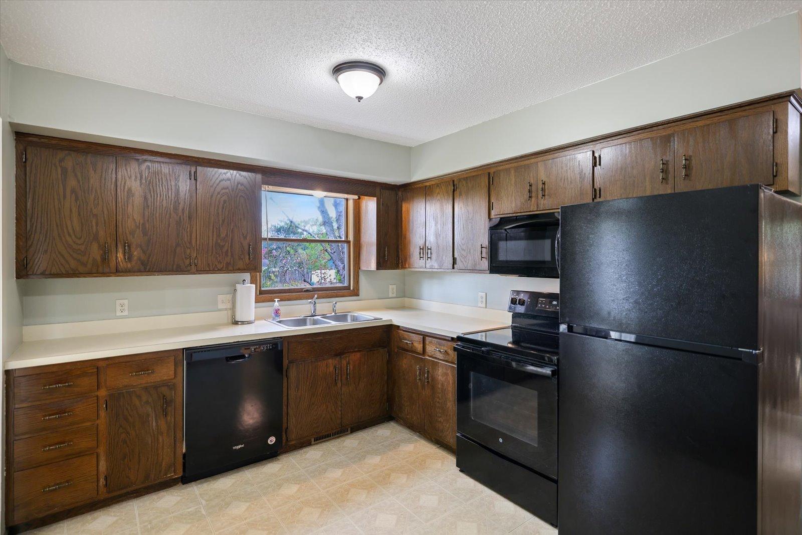 6.2 kitchen.jpg