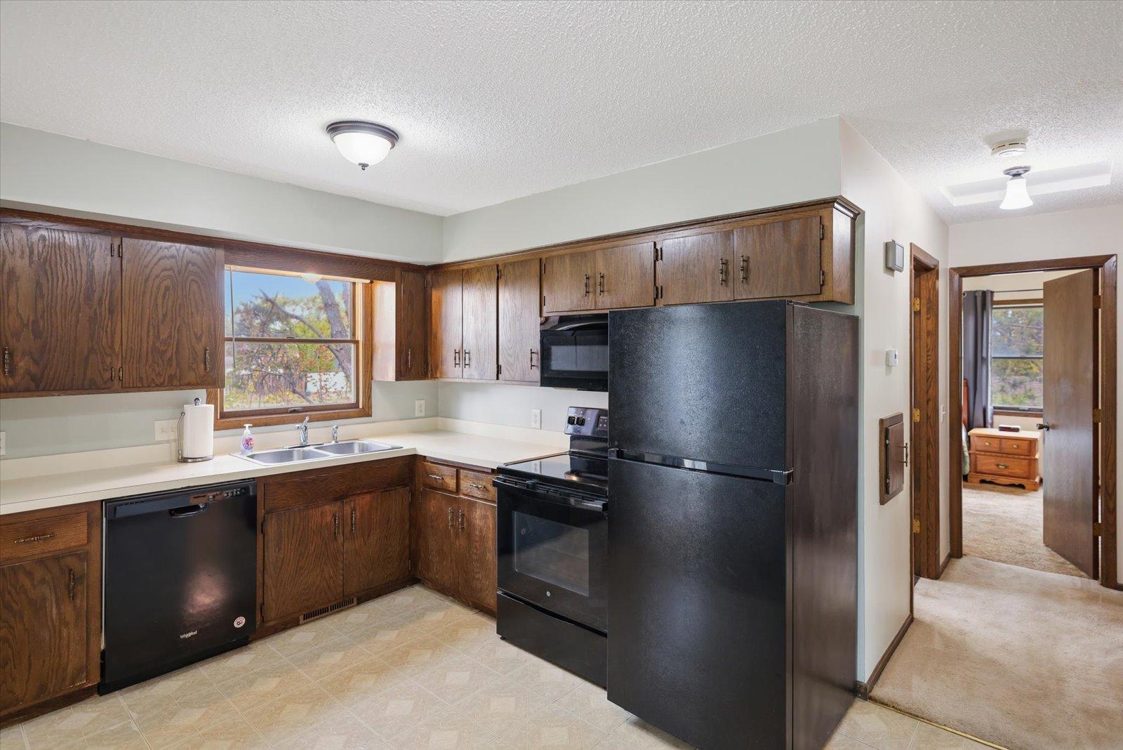 6.3 kitchen towards hallway.jpg