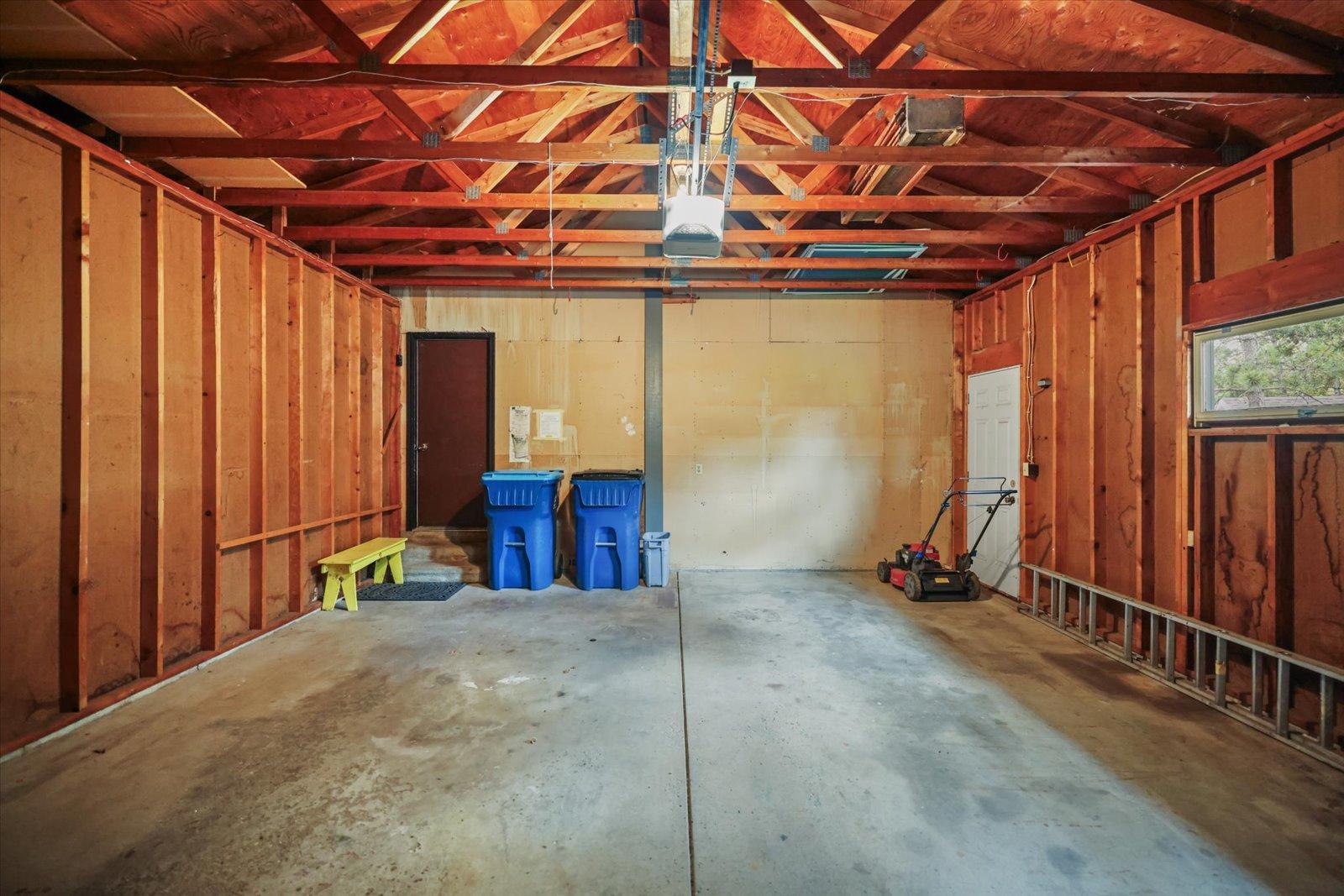 14.1 Two Car Garage.jpg