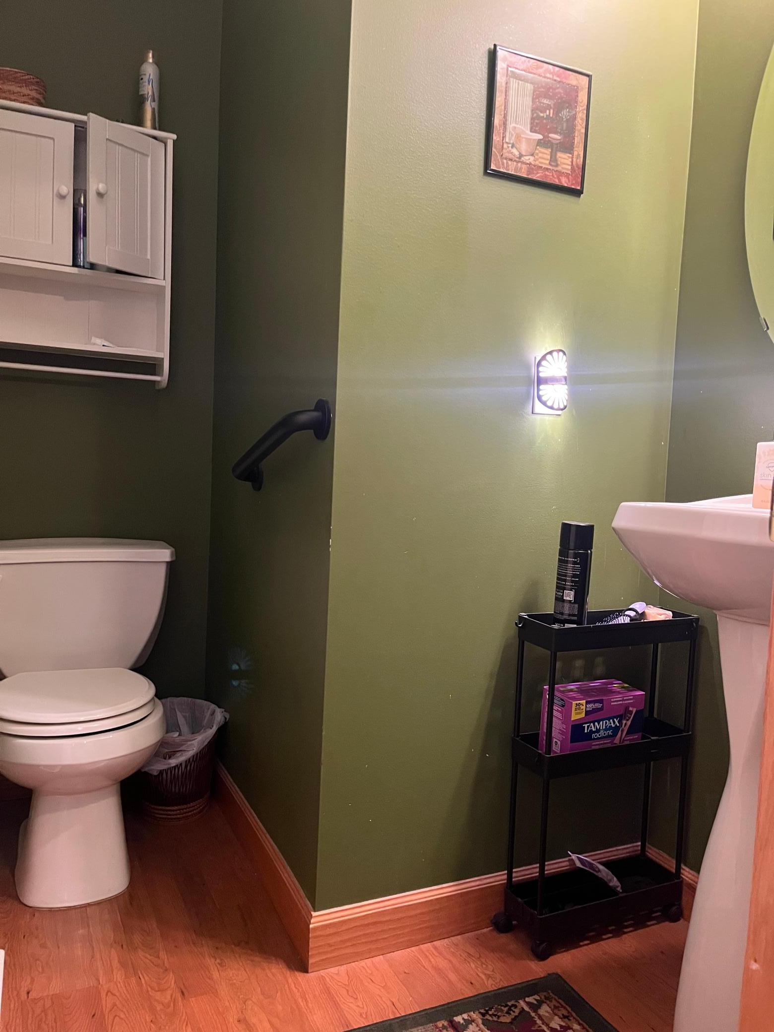 Main floor 1/2 bath