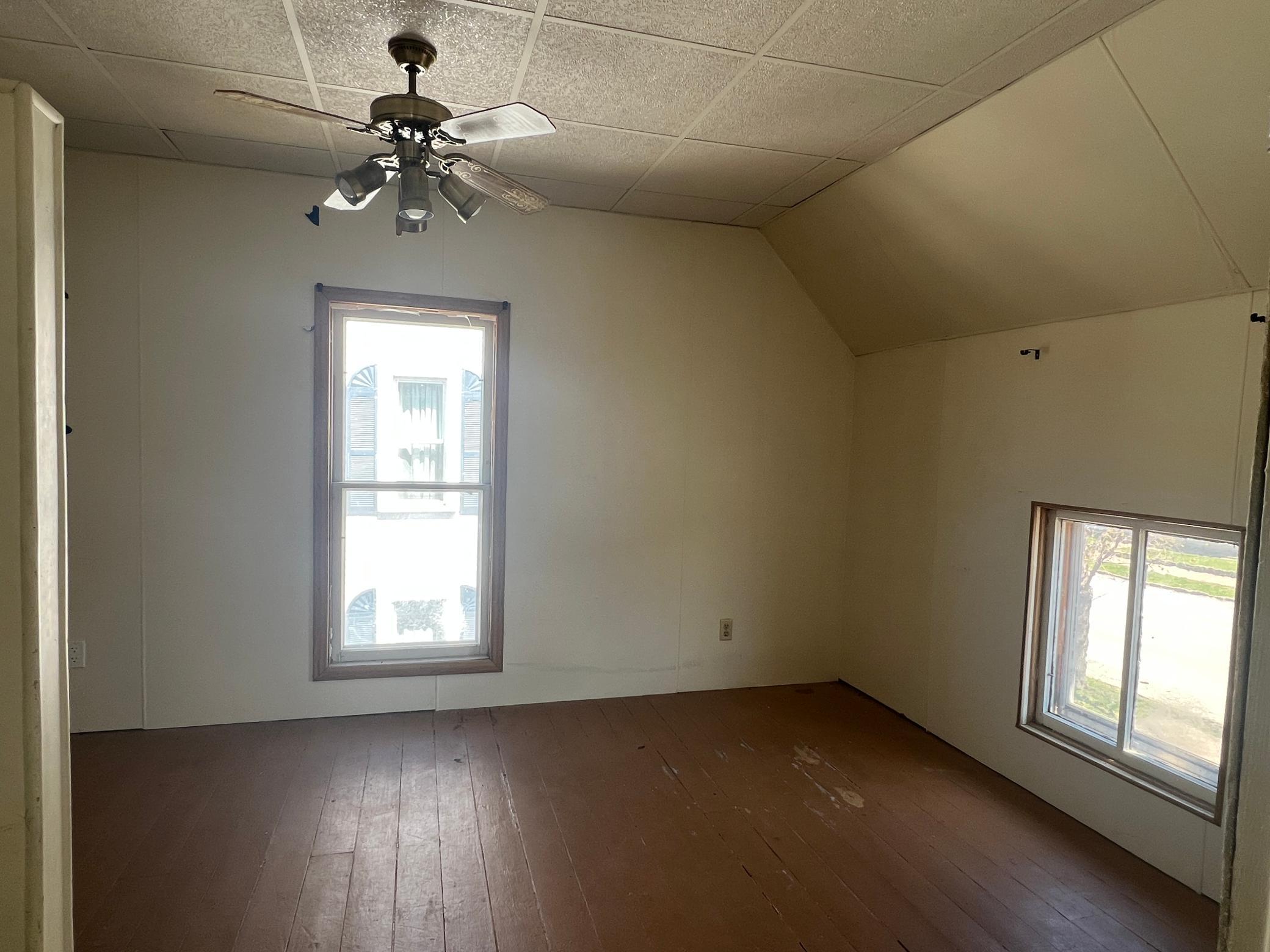 14 bedroom.JPG