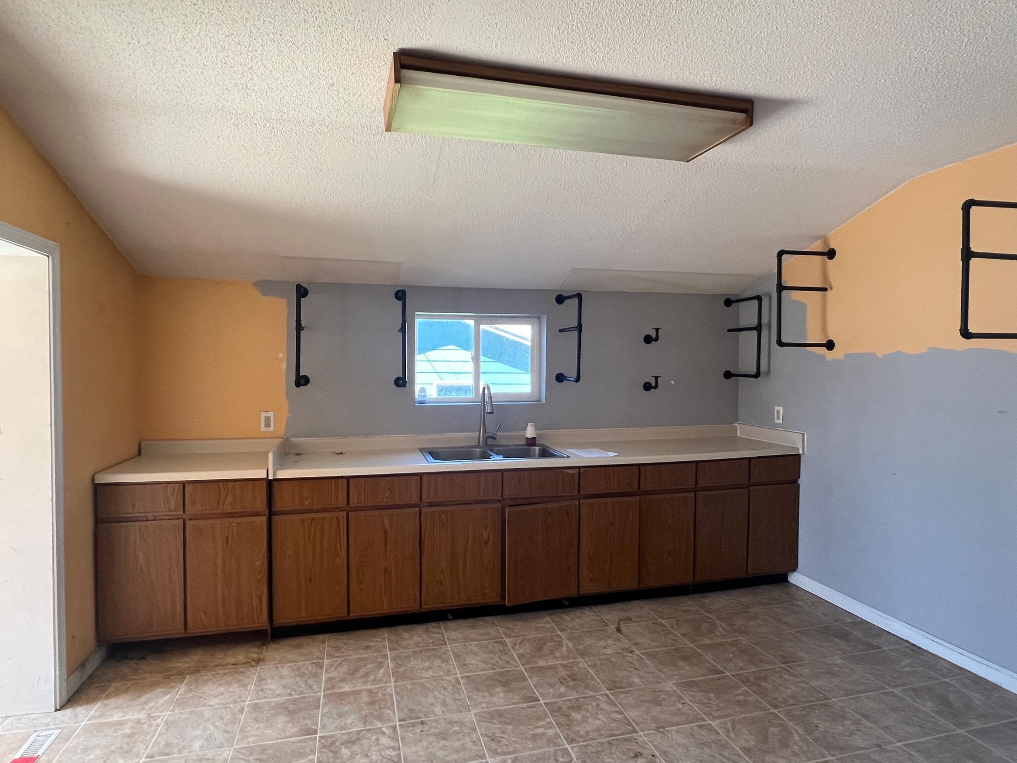 11 kitchen.JPG
