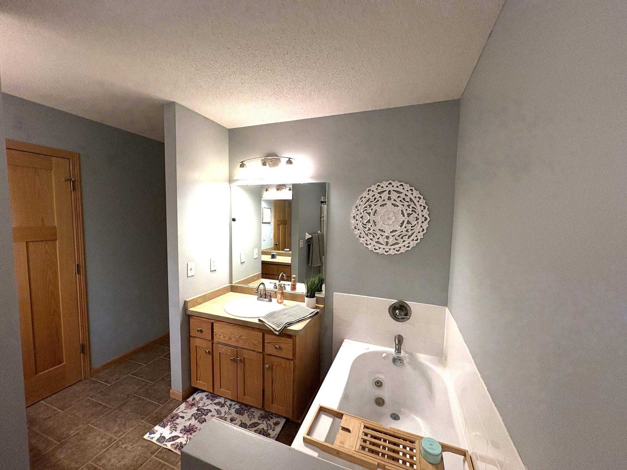 full bath 2.JPG