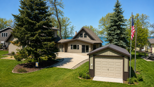 39409 Clearmont Road, Battle Lake, MN 56515