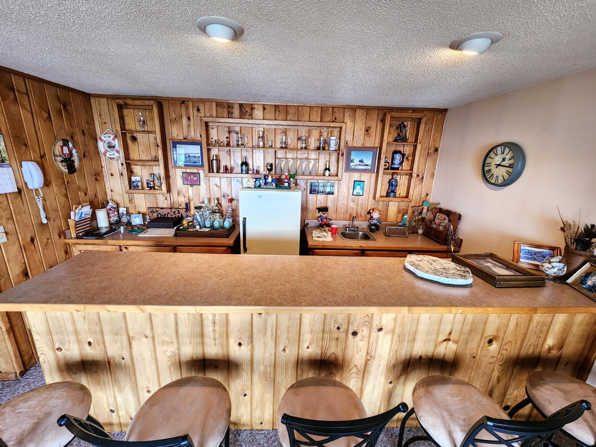 Entertaining Area Bar1.jpg